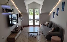 Rita - Charming 2-Bedroom Apartment With Sea View, Slano
